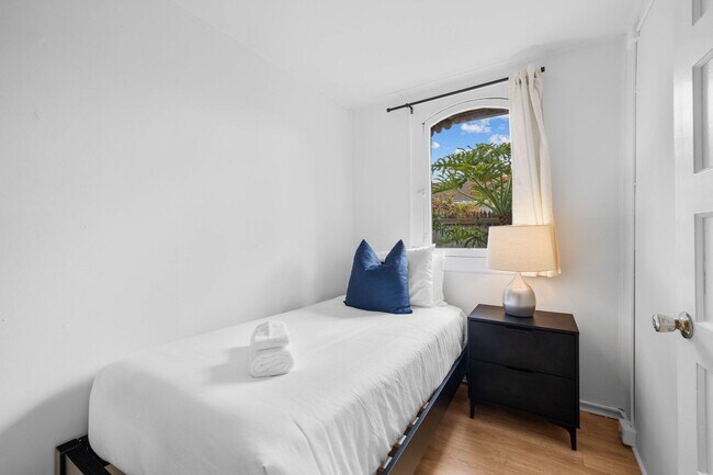 Building Photo - 344 Bonair St