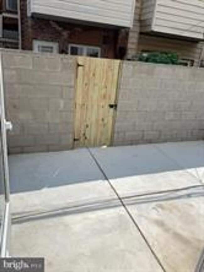 Building Photo - Beauty in LOMO