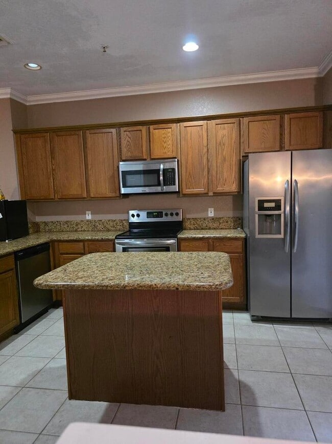 Building Photo - 2866 S Oasis Dr