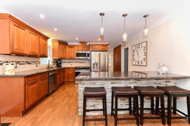 Building Photo - 4801 Sweetbriar Rd