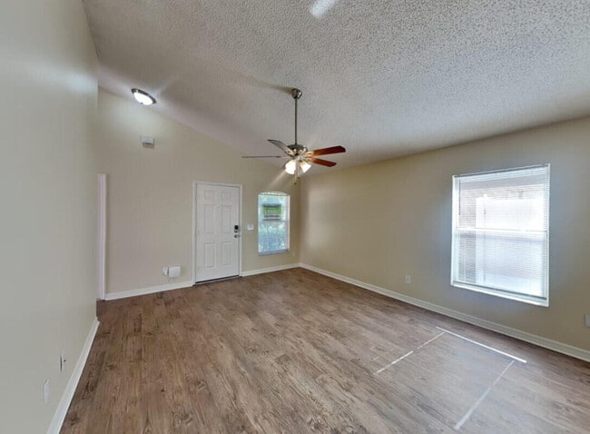 Building Photo - 3651 SW Voyager St