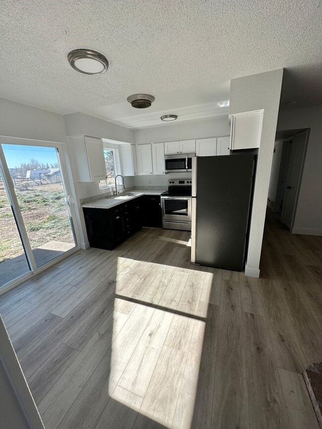 Building Photo - Farm-Style 3-Bedroom, 1-Bathroom Home- Rea...