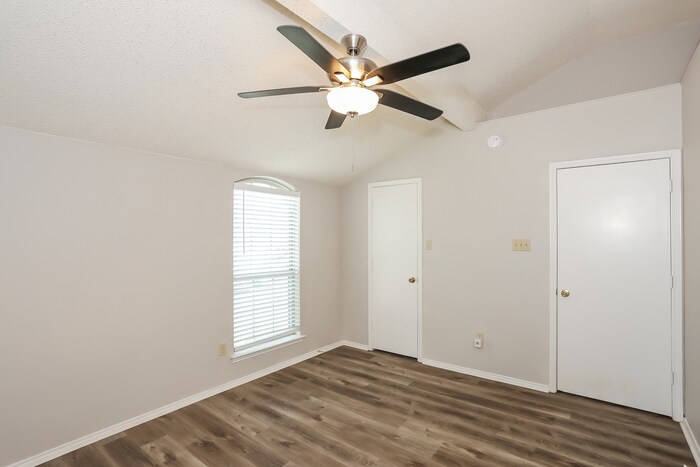 Building Photo - 722 Nightingale Cir