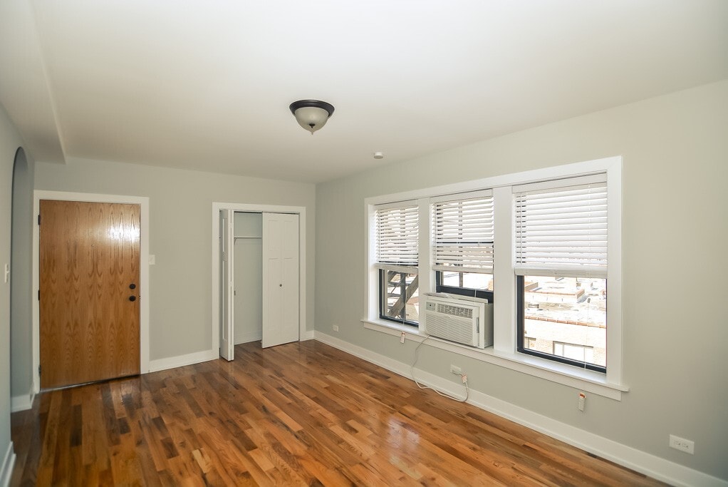 Building Photo - 555 W Arlington