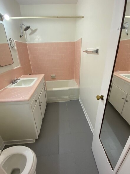 Bathroom - 1936 Waltonia Dr