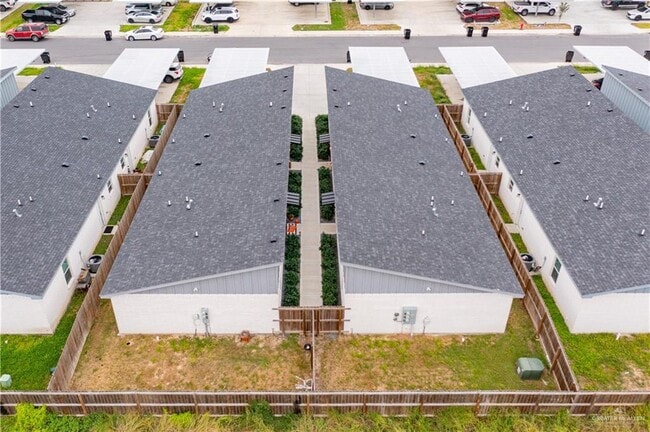 Building Photo - 28 Playa Dr