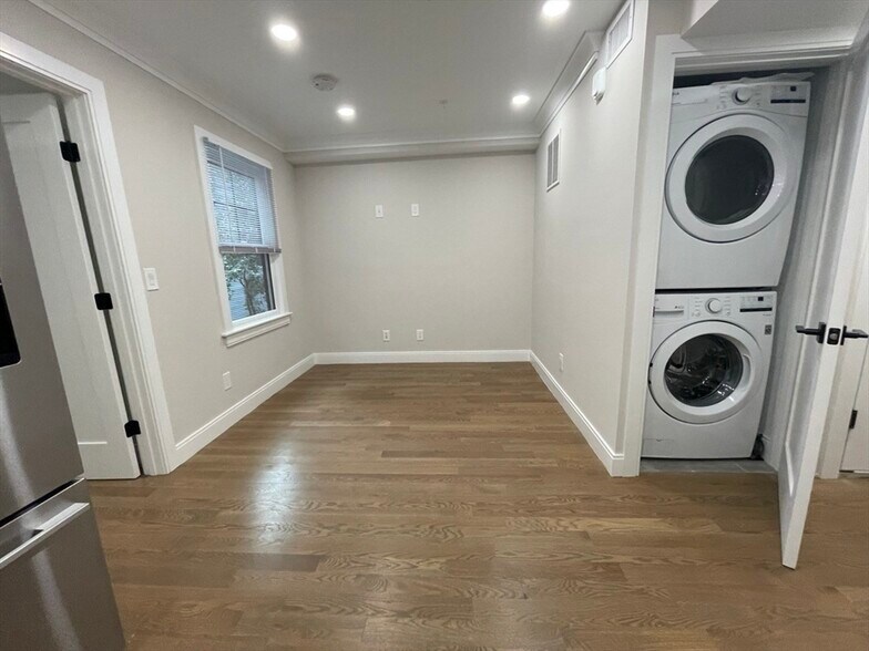 Building Photo - 3 Lopez Ave