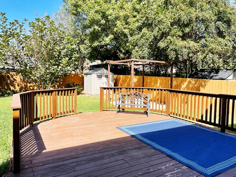 Building Photo - 2127 Encanto Ridge