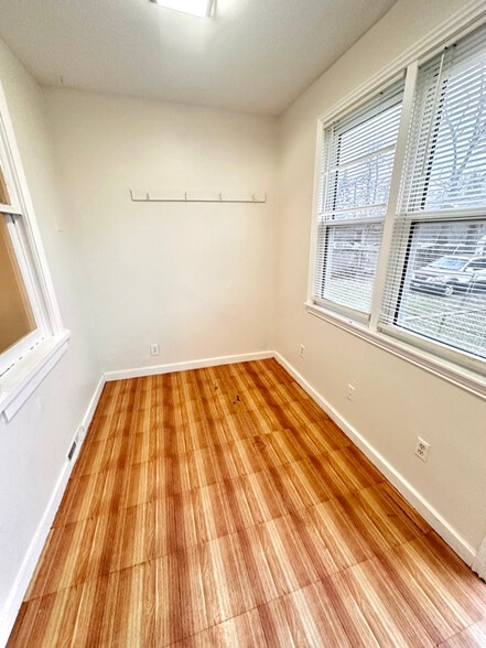 Building Photo - 4222 Broadway