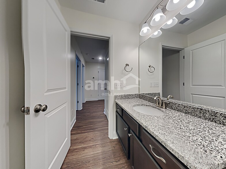 Building Photo - 1833 Produce Ln