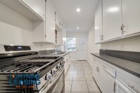 Building Photo - 1625 Normandie-15D