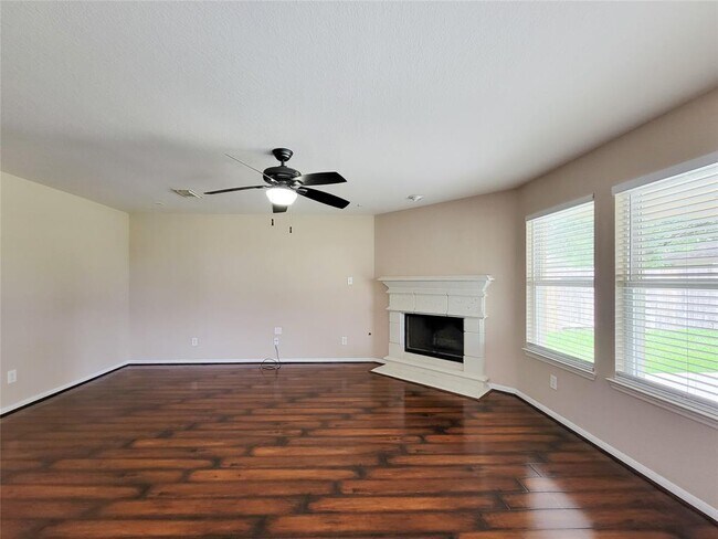 Building Photo - 21123 Amber Crossing Dr