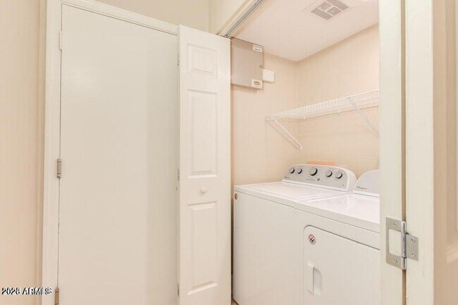 Building Photo - 6808 E Sandra Terrace