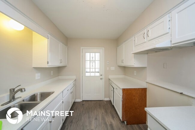 Building Photo - 3378 Hallshire Dr