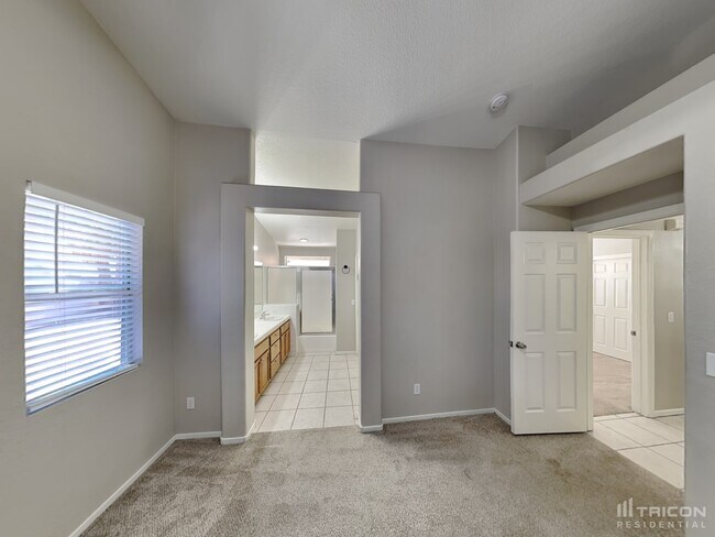 Building Photo - 5565 E Cy Young Dr