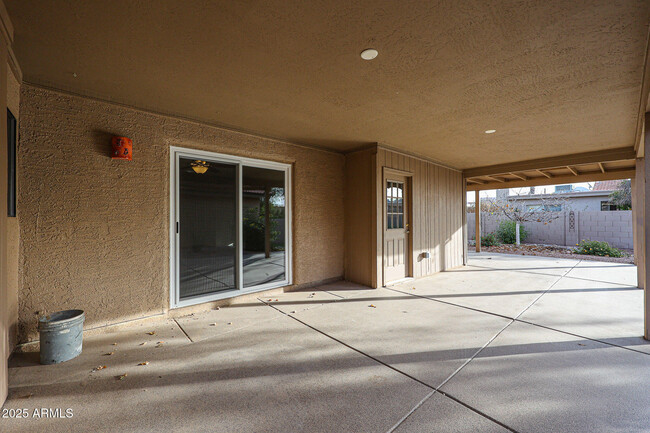 Building Photo - 26033 S Hollygreen Dr