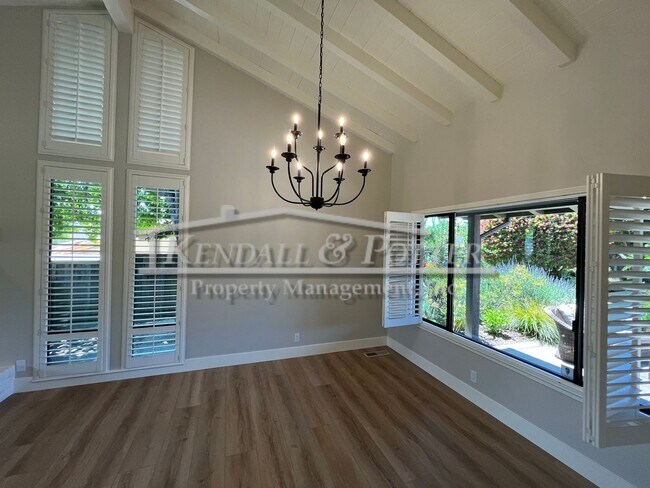 Building Photo - Beautifully Remodeled 4 Bed/2 Full Bath + 2 1/2 Bath Country Club Park Home