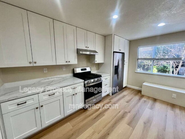 Building Photo - 413 Donaldson Ct