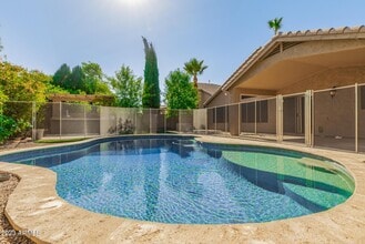 Building Photo - 295 W Goldfinch Way