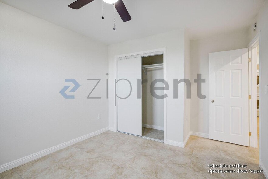 Building Photo - 1447 N Mountain Ave