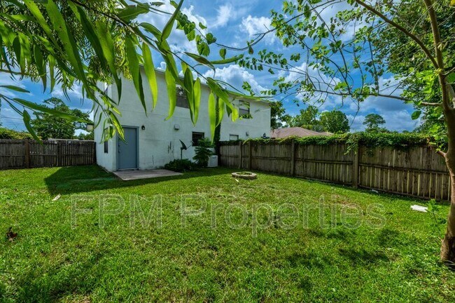 Building Photo - 890 Hibiscus St