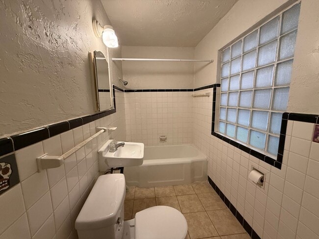 Building Photo - Historic Plaza District Apartment | Walkable Location & Classic Character