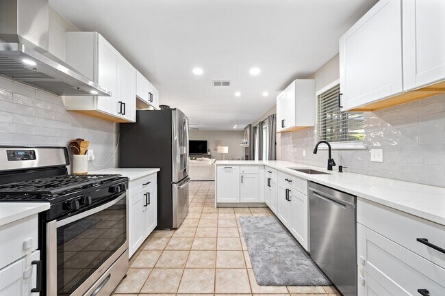 Building Photo - 11506 Pyreneese Dr