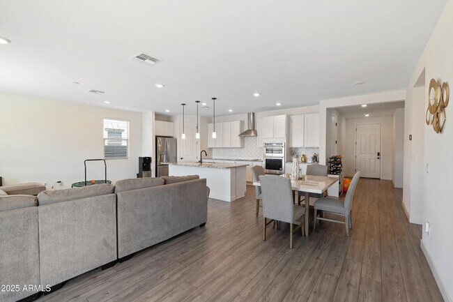 Building Photo - 7352 S Briarwood Ln