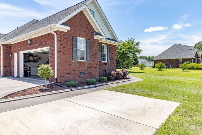 Building Photo - SPACIOUS Brick Home in Lane Tree (Goldsboro)! 3 Bedroom | 2 Bath w/ Bonus Room & 2-Car Garage