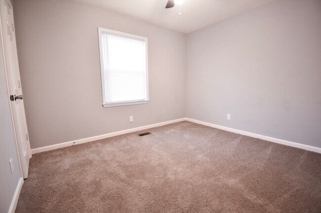 Building Photo - 3 Bedroom 2 Bathroom- Pets Considered