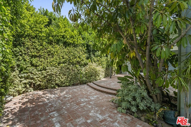 Building Photo - 18339 Linnet St