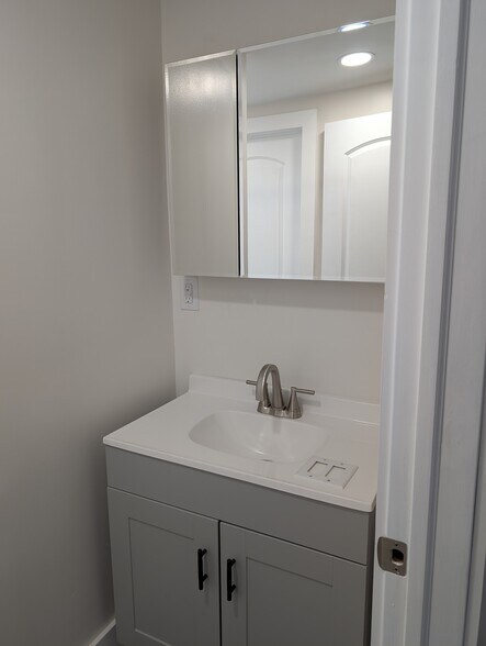 Building Photo - 1611 US-11