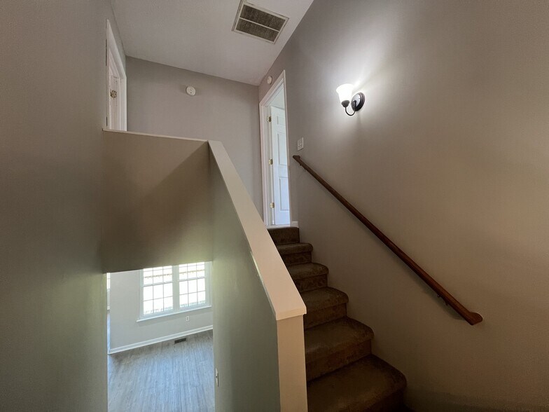 Building Photo - 2812 Hydes Ferry Rd