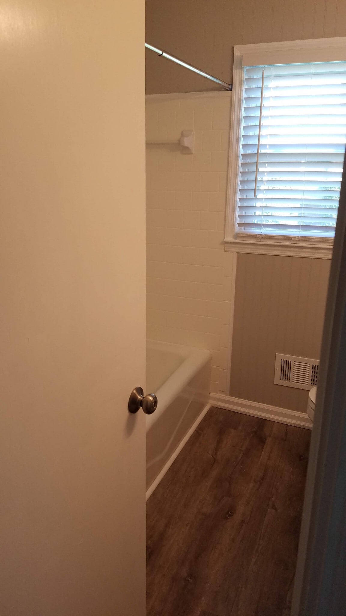 Guest Bath tub/shower combo - 115 Windy Hill Ct