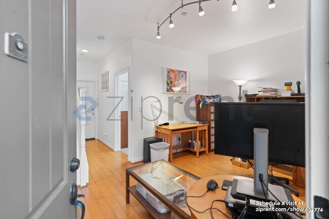 Building Photo - 929 Glen Valley Terrace