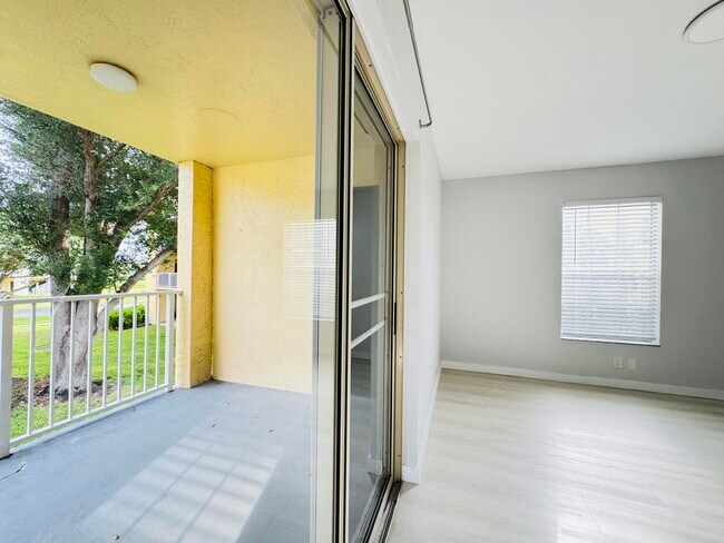 Building Photo - 6323 La Costa Dr