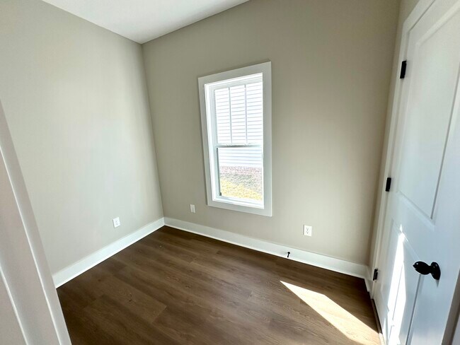 Building Photo - 3212 Song Sparrow Dr