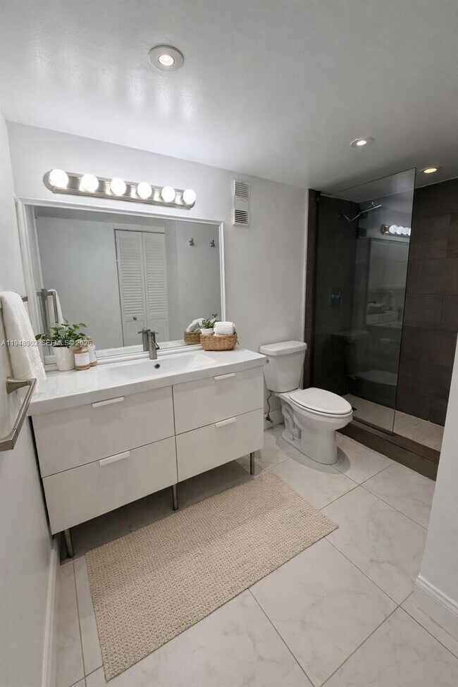 Building Photo - 501 E Dania Beach Blvd