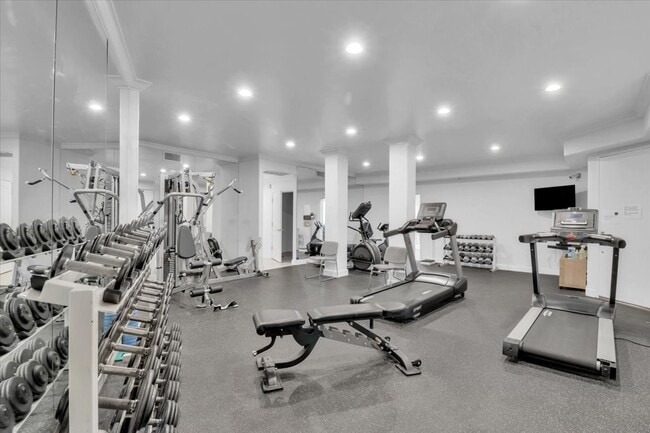 Building Photo - 390 S Sepulveda Blvd