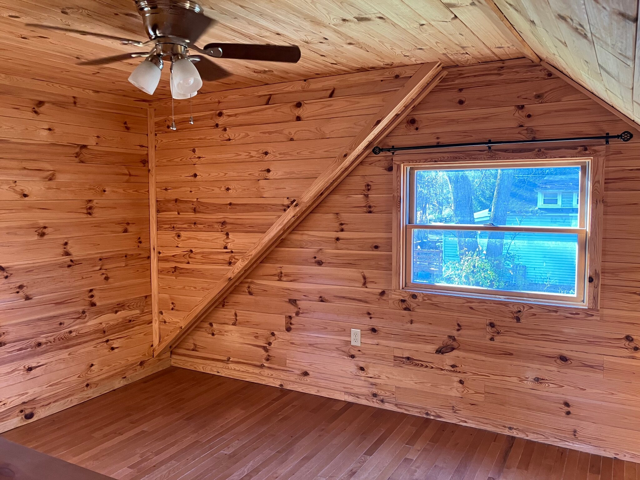 Smaller side - 4454 Floyd Dr