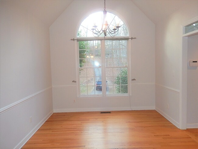 Building Photo - 6610 Lipscomb Dr