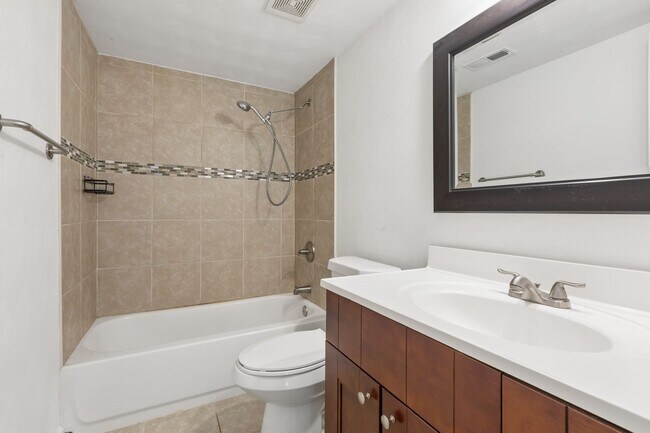 Building Photo - Beautiful Split Level Home in Norfolk!!