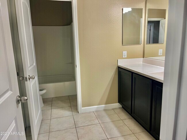 Building Photo - 4117 W South Butte Rd