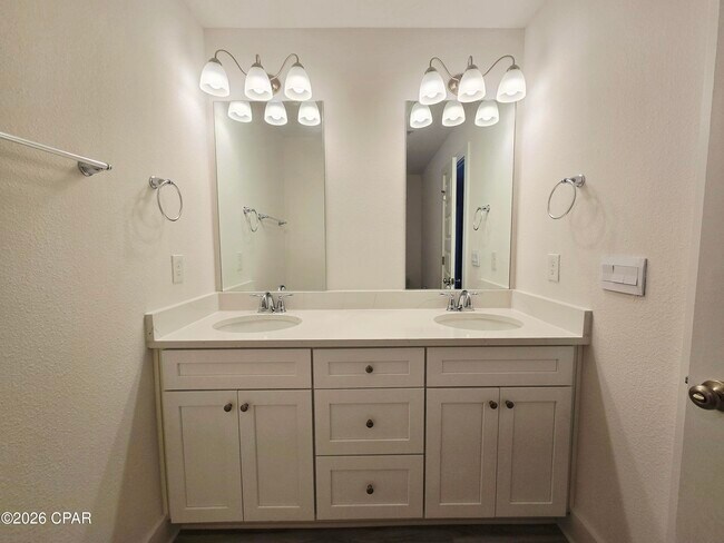 Building Photo - 396 Salt Creek Lane