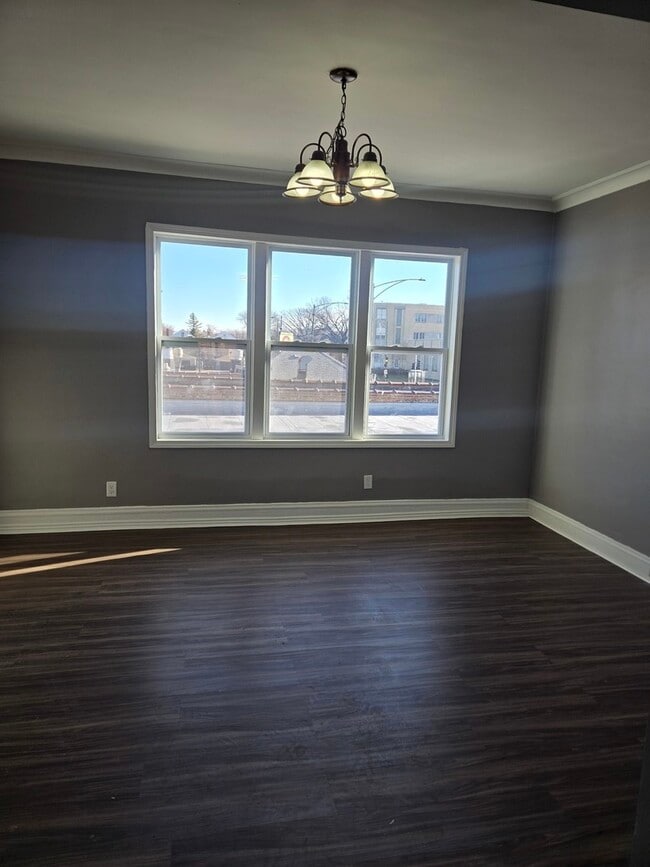 Building Photo - 2822 W Marquette Rd