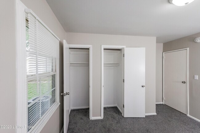 Building Photo - 5810 Alanadale Dr