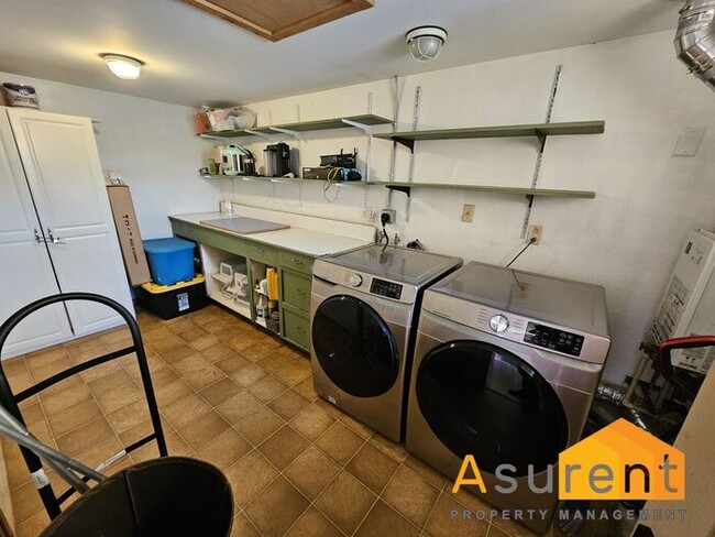 Building Photo - Amazing Fully Renovated Custom Furnished H...