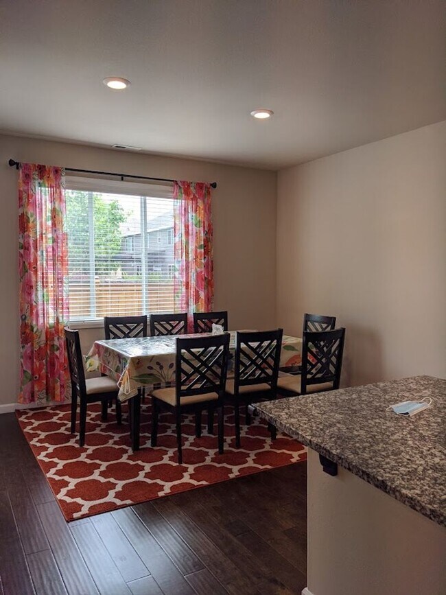 Building Photo - North Creek 4 Bedroom Home