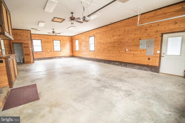 Building Photo - 45132 Hewitt Rd