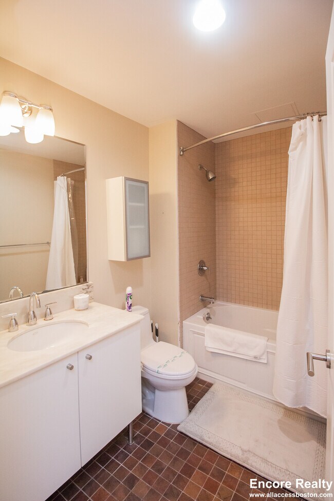 Building Photo - 16 Miner St